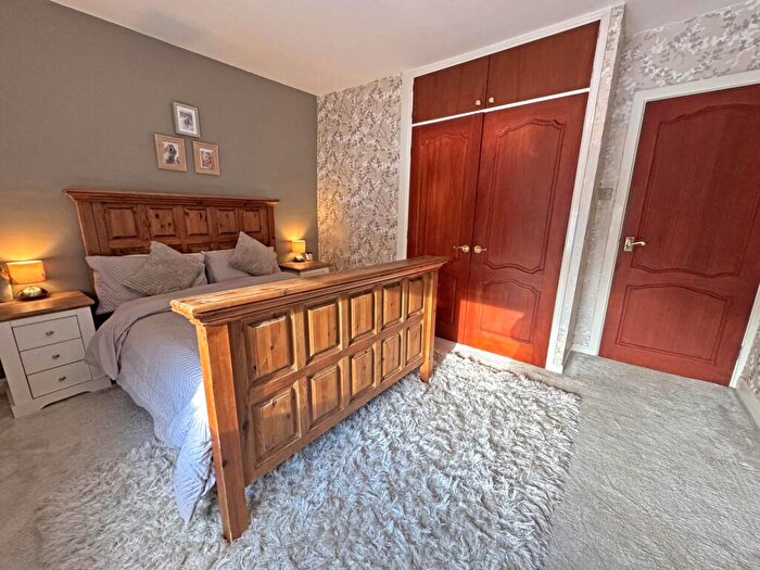 2 Bedroom Cottage For Sale In Buckstones Road, Shaw, Oldham, OL2