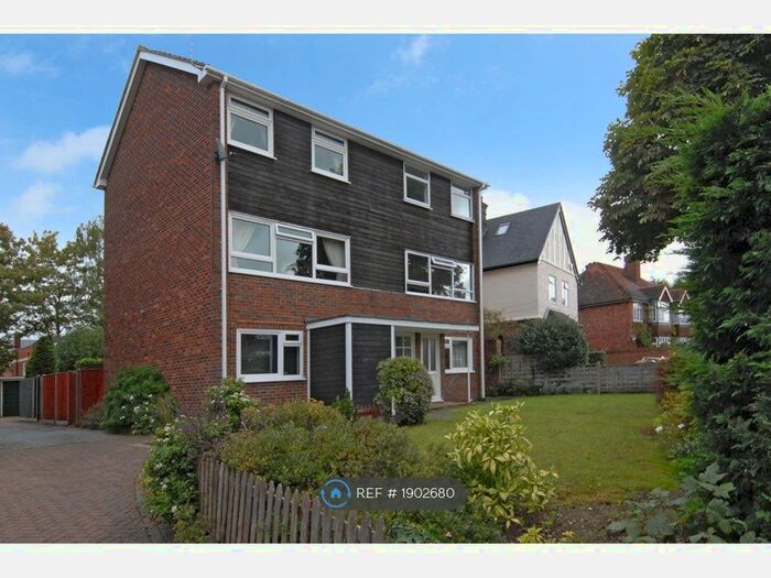 2 Bedroom Maisonette To Rent In Josephs Road, Guildford, GU1