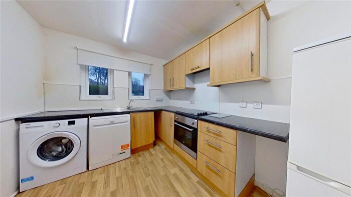 2 Bedroom Flat To Rent In Garriochmill Road, North Kelvinside, Glasgow, G20