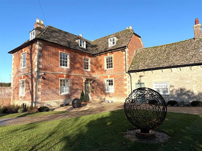 2 Bedroom Flat To Rent In Lime Kiln Studio, SN4