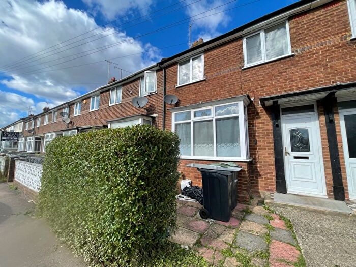 3 Bedroom Terraced House To Rent In Connaught Road, Luton, Bedfordshire, LU4