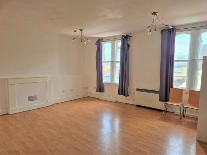 Studio To Rent In Kilburn High Road, London, NW6