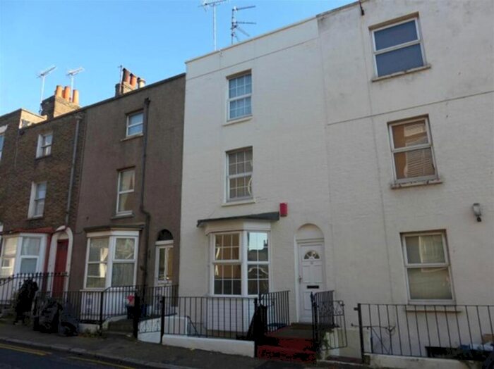1 Bedroom Flat To Rent In Hardres Street, Ramsgate, CT11