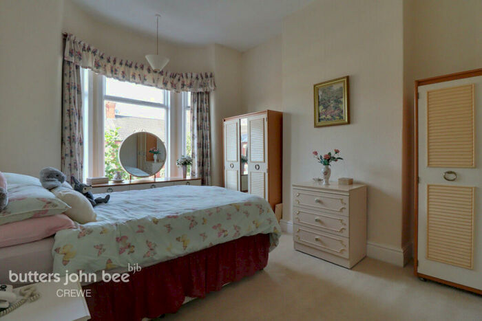 3 Bedroom Terraced House For Sale In Gainsborough Road, Crewe, CW2