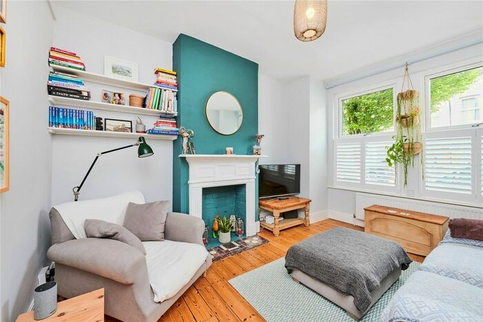 2 Bedroom Maisonette To Rent In Fernthorpe Road, Furzedown, London, SW16