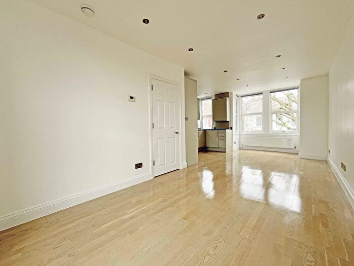 2 Bedroom Flat To Rent In Ramsay Road, London, W3