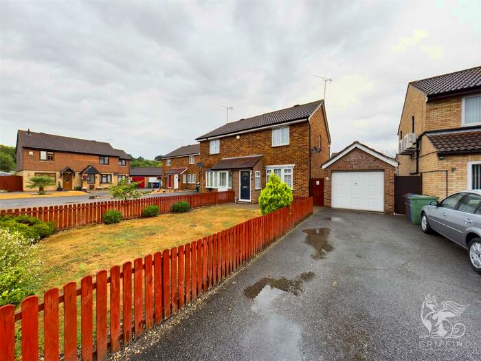 3 Bedroom Semi-Detached House To Rent In Curling Lane, Badgers Dene, Grays, RM17