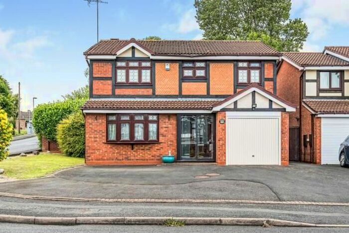 4 Bedroom Property To Rent In Fernhurst Drive, Brierley Hill, DY5