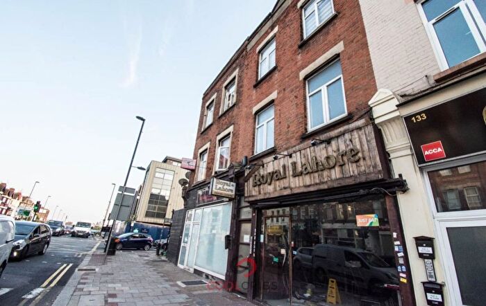 Studio To Rent In West Hendon Broadway, London, NW9