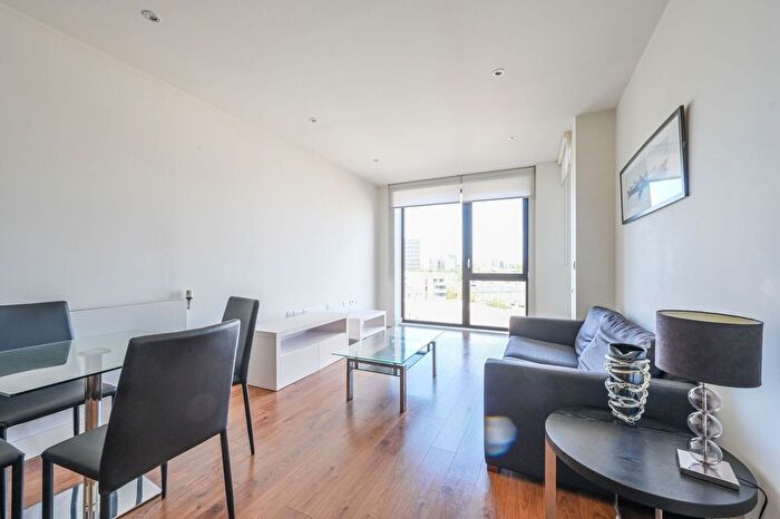1 Bedroom Flat For Sale In Lighterman Point, Tower Hamlets, London, E14