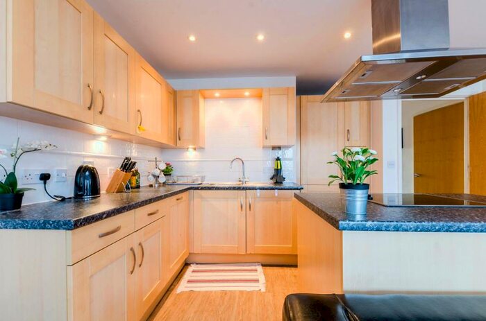 2 Bedroom Flat To Rent In Jamaica Road, Bermondsey, London, SE16