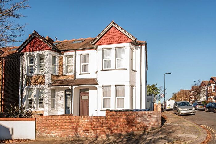 4 Bedroom Semi Detached House To Rent In Kingsley Avenue, Ealing, W13