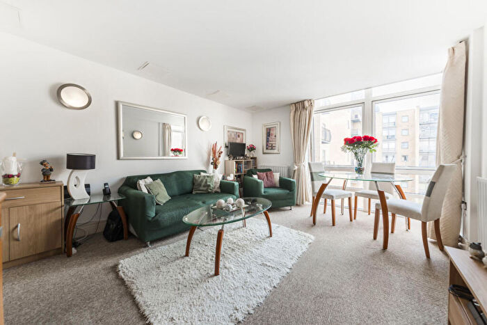 1 Bedroom Flat To Rent In Moore House, Canary Wharf, London, E14