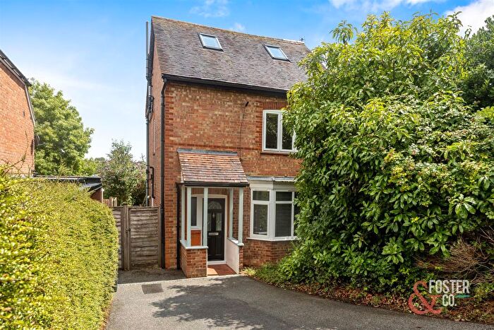 3 Bedroom Property For Sale In Mile Oak Road, Portslade, Brighton, BN41