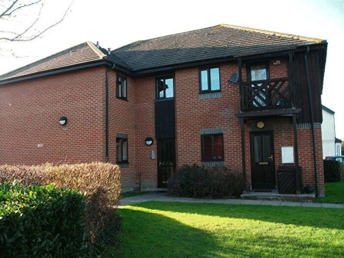 1 Bedroom Flat To Rent In One Bedroom Upper Floor Apartment, OX11