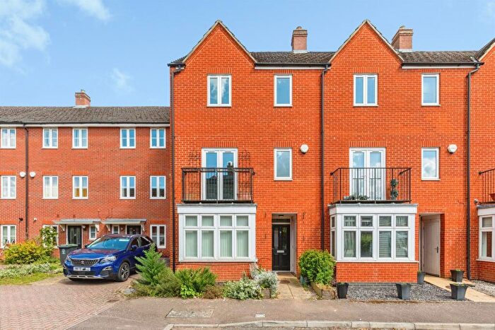 4 Bedroom Town House For Sale In Castlefields Close, Higham Ferrers, Rushden, NN10