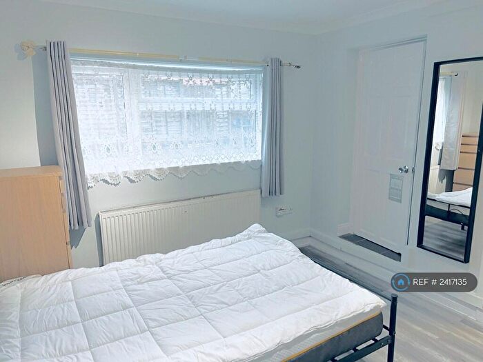 Studio To Rent In Russell Street, Reading, RG1