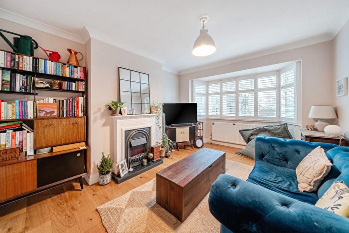 2 Bedroom Flat For Sale In Peckham Rye, London, SE15