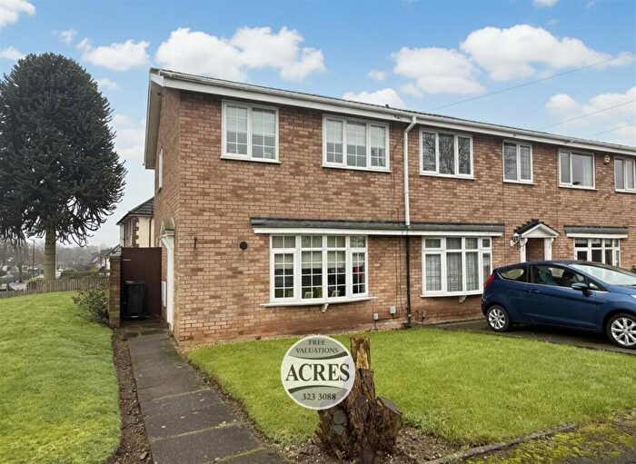 3 Bedroom End Of Terrace House For Sale In Walcot Close, Four Oaks, Sutton Coldfield, B75
