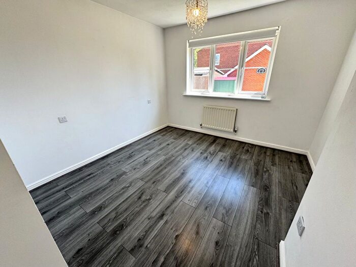 3 Bedroom Bungalow For Sale In Deans Gate, Willenhall, WV13