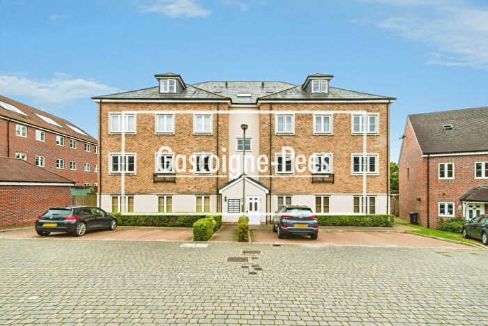 2 Bedroom Flat To Rent In Warren Close, Farnham, GU9