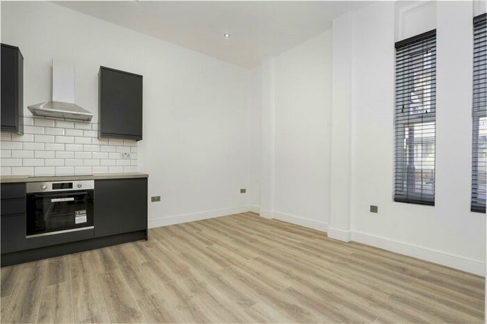 Apartment To Rent In Downs Road, London, E5