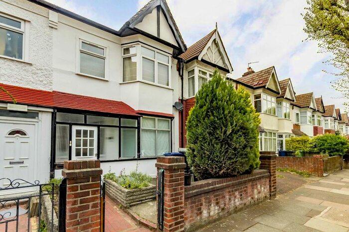 3 Bedroom Property To Rent In Mayfield Avenue, London, W13