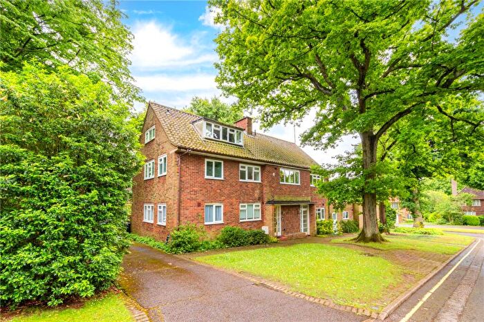 3 Bedroom Maisonette For Sale In The Glade, Welwyn Garden City, Hertfordshire, AL8