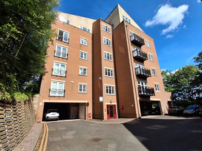 3 Bedroom Flat To Rent In Caversham Place, Sutton Coldfield, West Midlands, B73