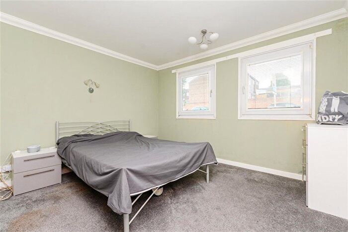 1 Bedroom Maisonette For Sale In Ifield Way, Gravesend, Kent, DA12