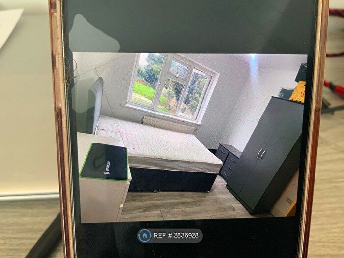 2 Bedroom Flat To Rent In High St, Studley, B80