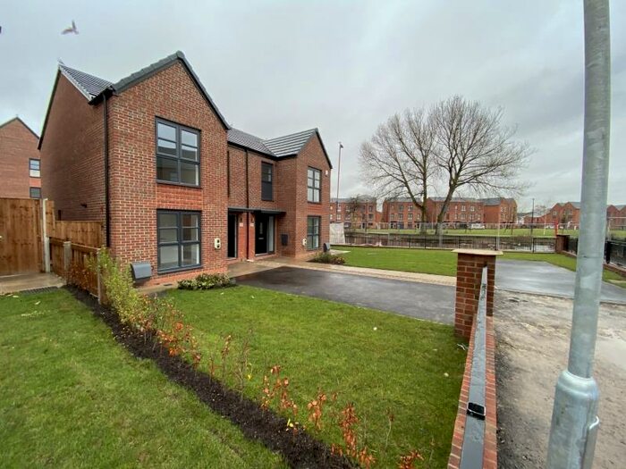 3 Bedroom Semi-Detached House To Rent In Kingsheath Street, Manchester, M40