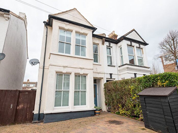 3 Bedroom Semi Detached House For Sale In Hadleigh Road, Westcliff-On-Sea, SS0