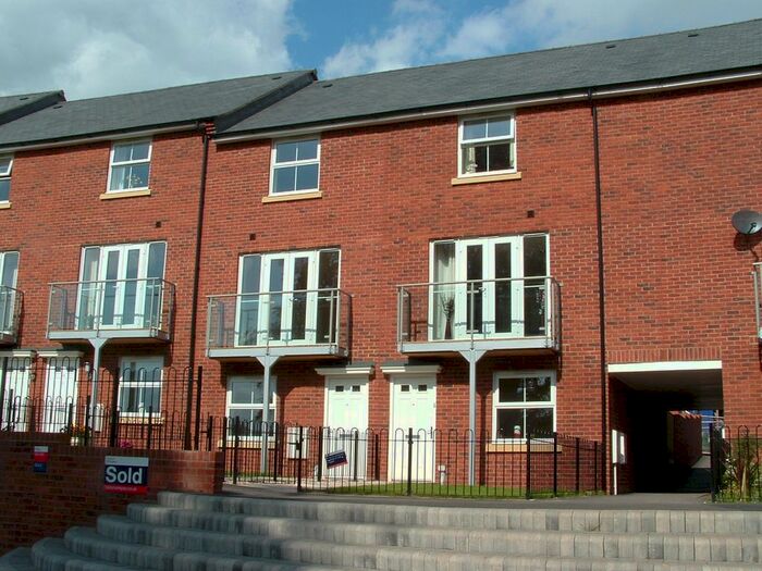 4 Bedroom Town House To Rent In Eton Walk, Exeter, EX4