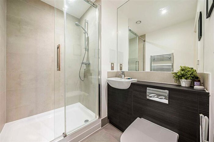 2 Bedroom Flat For Sale In Danson Mews, Elephant And Castle, SE17