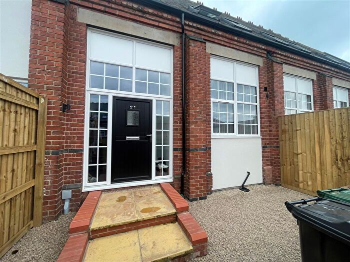 2 Bedroom Town House To Rent In School Street, Church Gresley, Swadlincote, DE11
