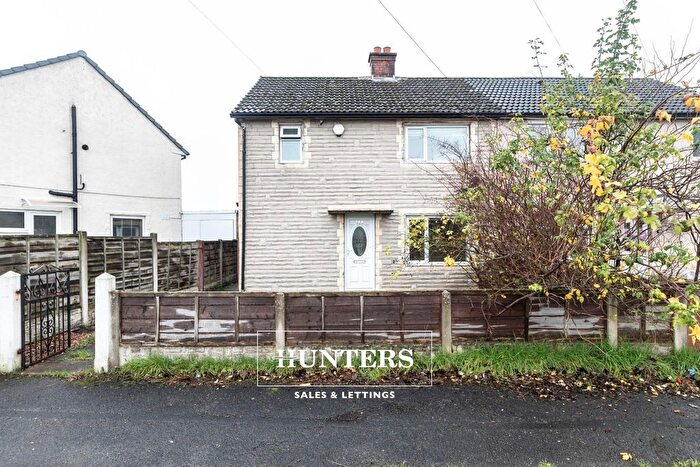 3 Bedroom Semi Detached House For Sale In Holmfield Close, Pontefract, West Yorkshire, WF8