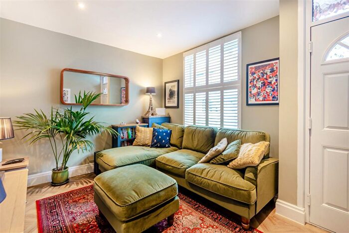 2 Bedroom Property For Sale In Glencoe Road, Weybridge, KT13