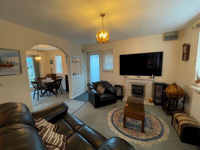 3 Bedroom Semi-Detached House To Rent In Parr Avenue, Neath, SA11