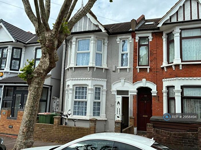 4 Bedroom End Of Terrace House To Rent In Lichfield Road, London, E6