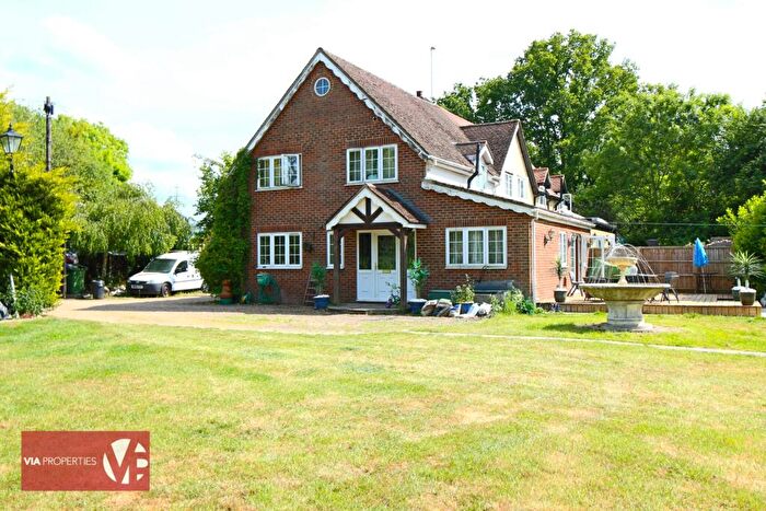 4 Bedroom Semi-Detached House For Sale In Hoe Lane, Waltham Abbey, EN9