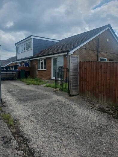 2 Bedroom Bungalow To Rent In Exley Mount, Bradford, BD7