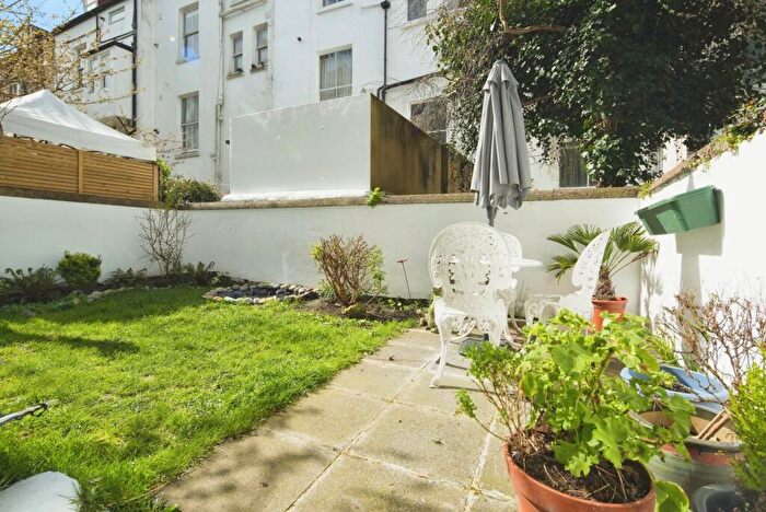 1 Bedroom Flat For Sale In Powis Road, Brighton, East Sussex, BN1