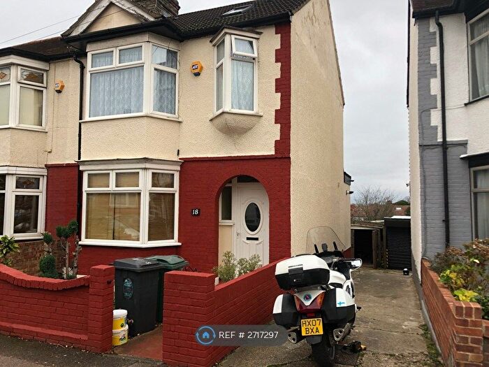 4 Bedroom Semi-Detached House To Rent In Bridge End, London, E17