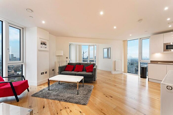 3 Bedroom Apartment To Rent In Skyveiw Tower, Stratford, London, E15