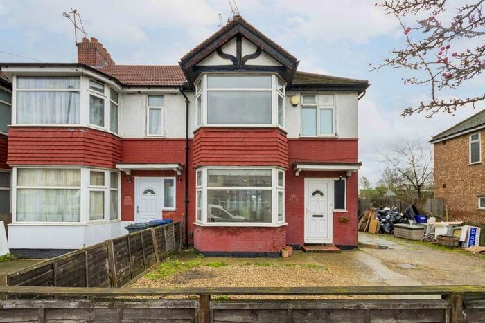 3 Bedroom Property To Rent In Bideford Avenue, Perivale, Greenford, UB6