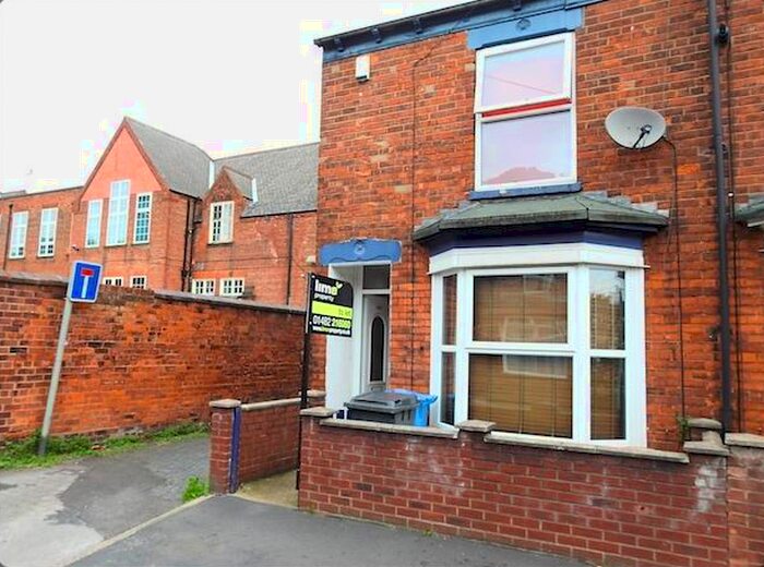 2 Bedroom Terraced House To Rent In Welbeck Street, Princes Avenue, HU5