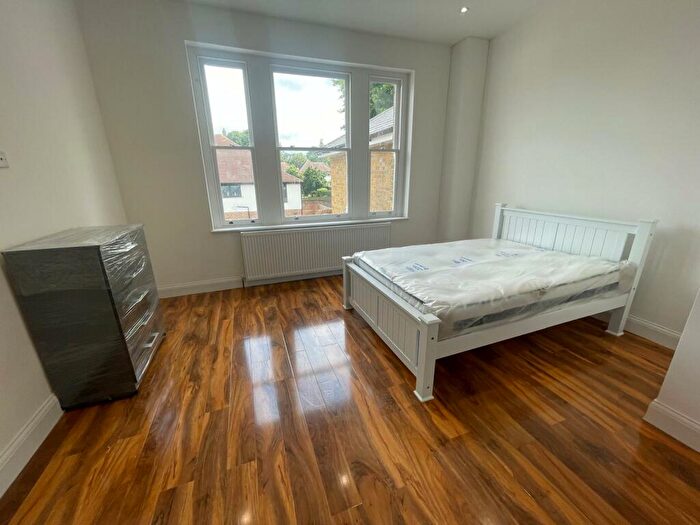 3 Bedroom Flat To Rent In Emmanuel House, Warham Road, CR2