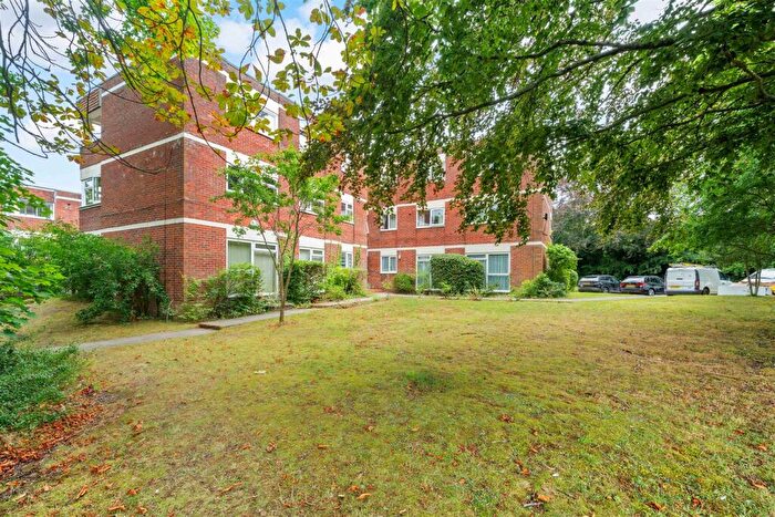 2 Bedroom Flat For Sale In Warren Road, Guildford, GU1