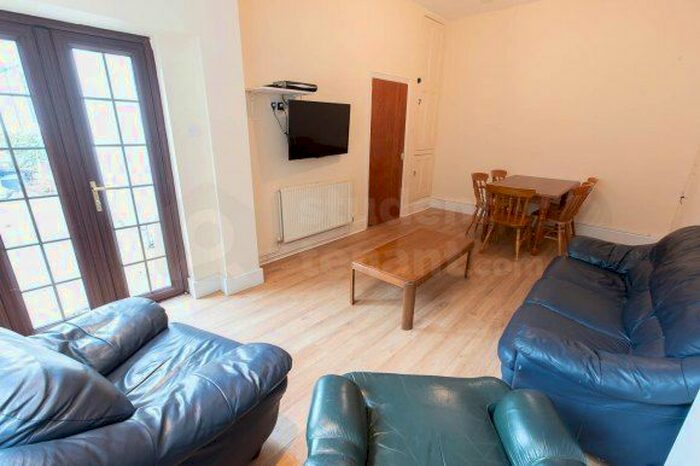 6 Bedroom Semi-Detached House To Rent In Upper Garth Road, Bangor, Gwynedd LL57